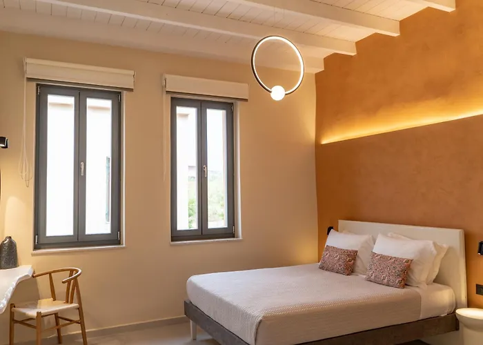 Arch Home, Luxury Property With Private Parking
