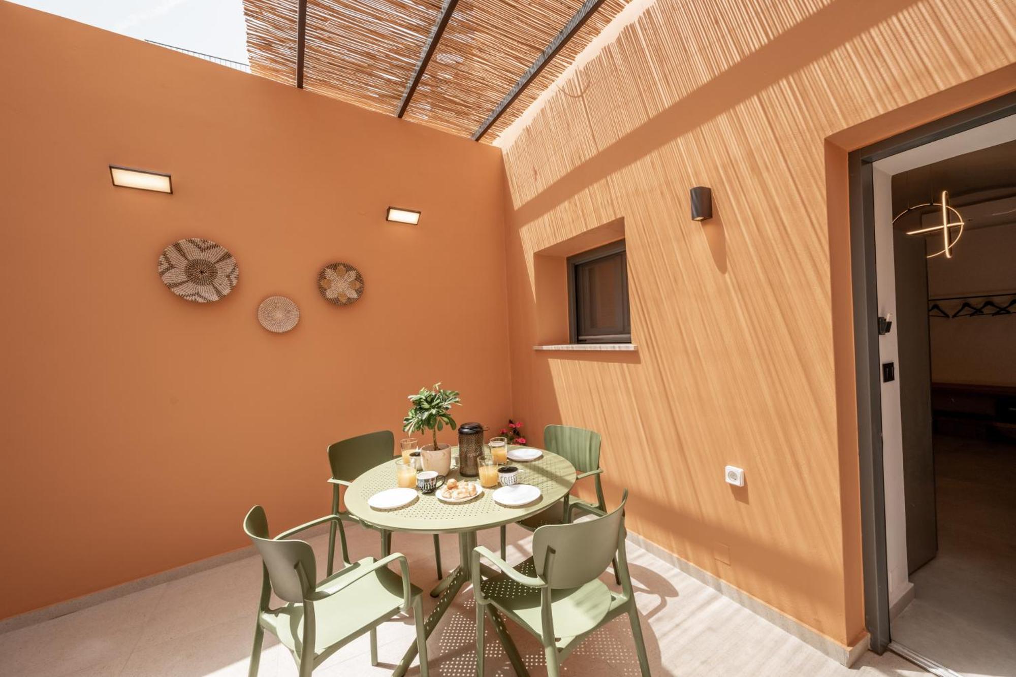Arch Home, Luxury With Private Parking Vakantiehuis