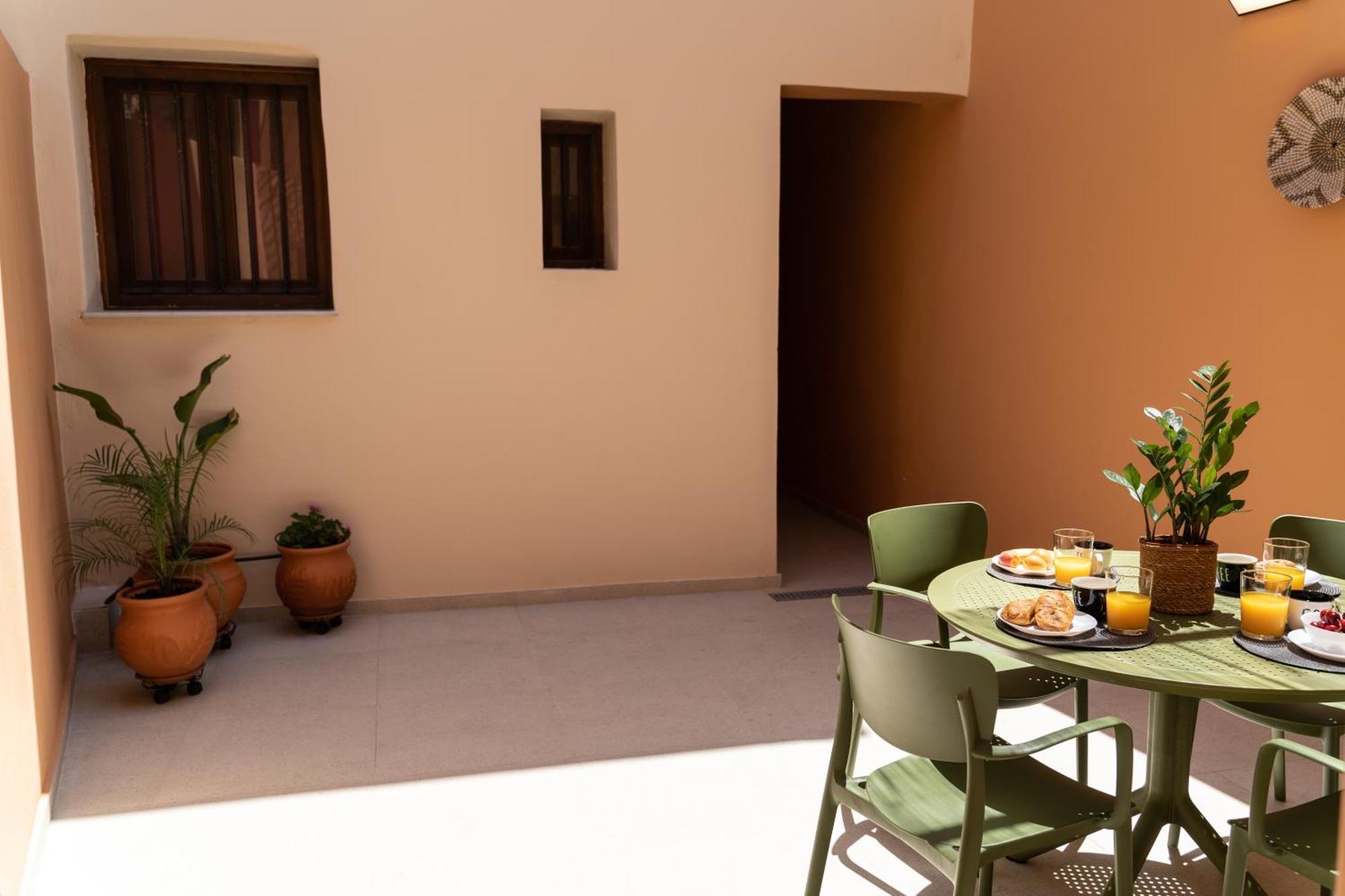 Arch Home, Luxury With Private Parking Vakantiehuis