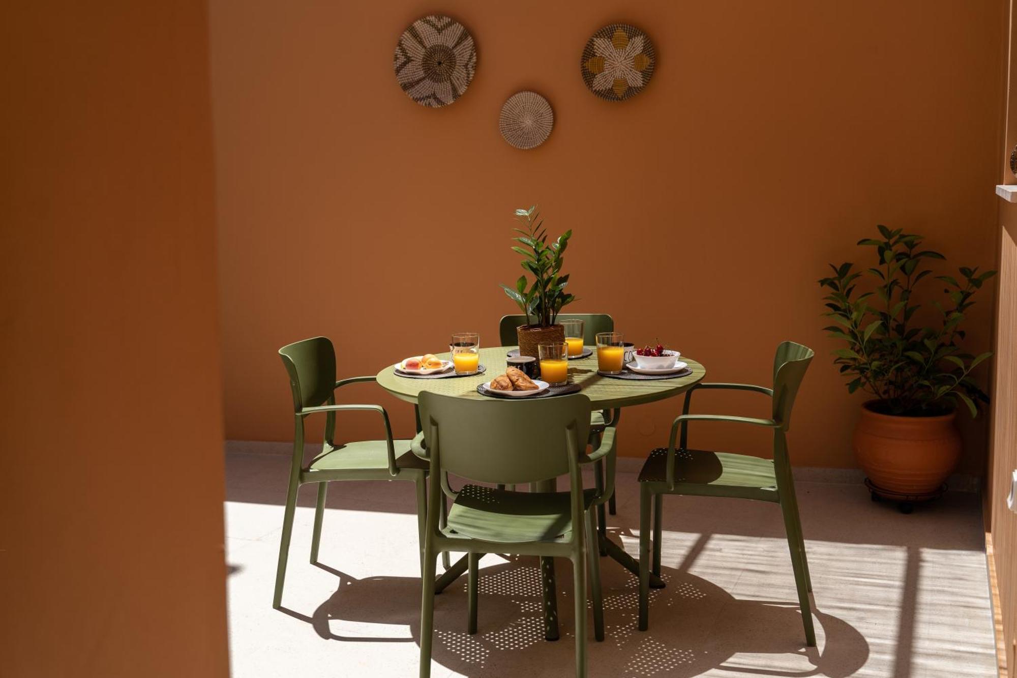 Vakantiehuis Arch Home, Luxury With Private Parking